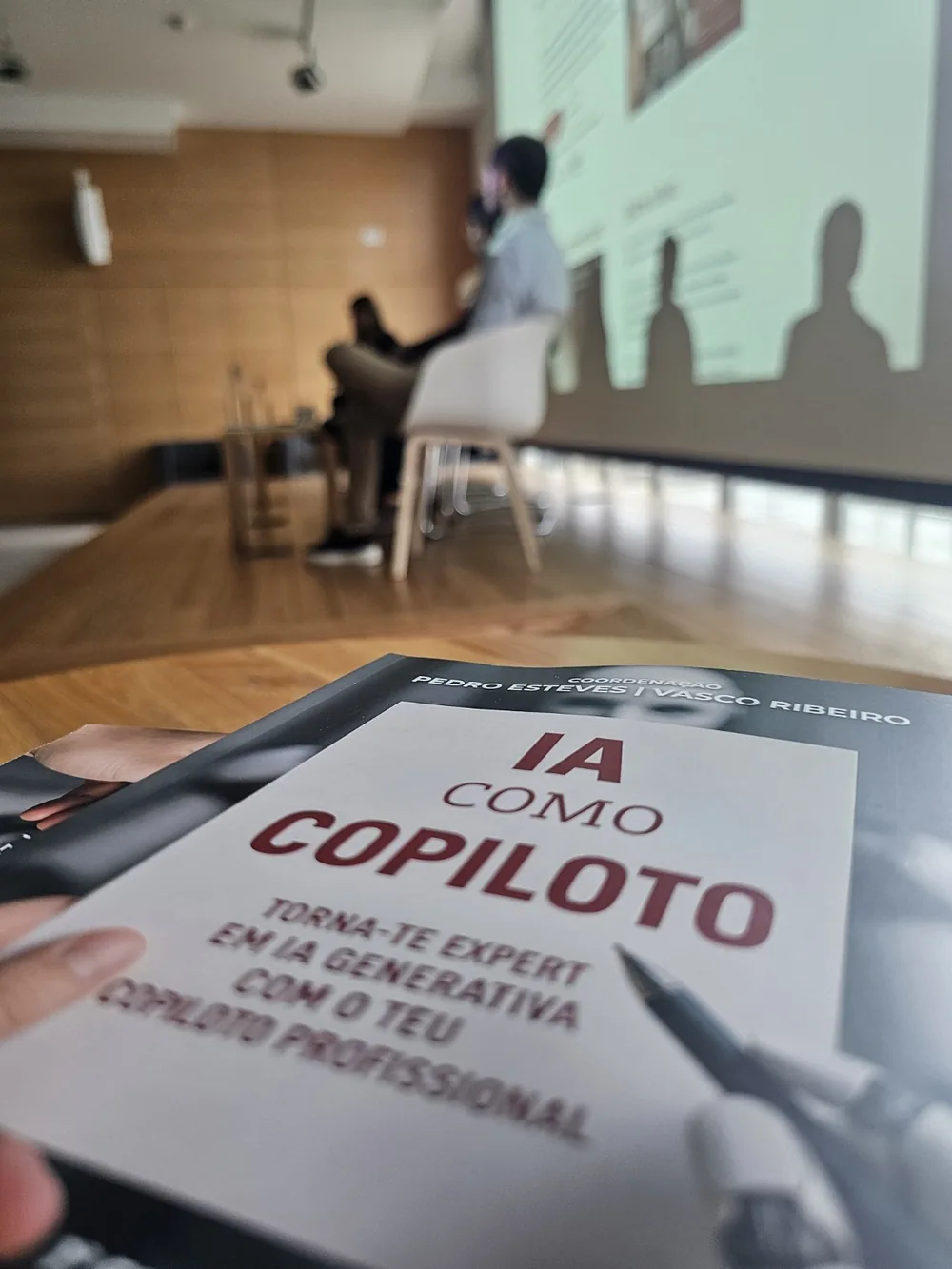 IA como Copiloto em primeiro plano durante a apresentação em Lisboa